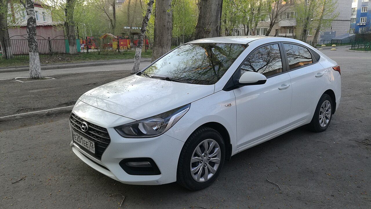 Фото модели: Hyundai Solaris, вид спереди сбоку