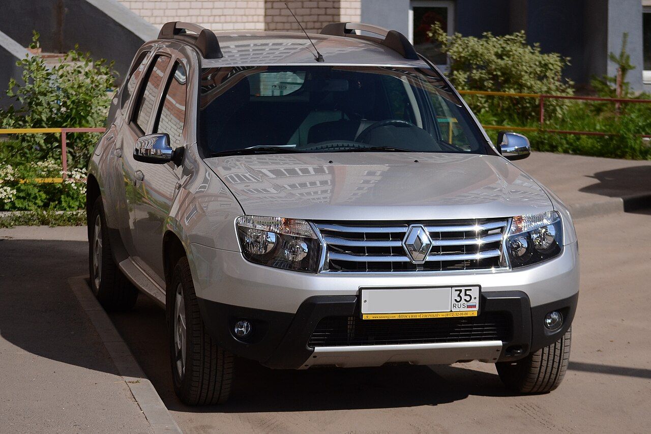 Фото модели: Renault Duster, вид спереди сбоку
